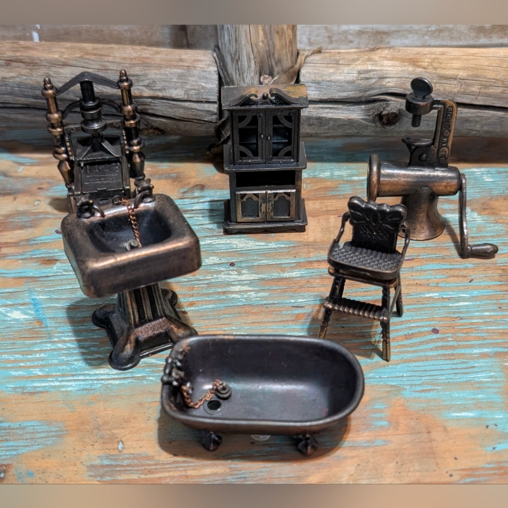 6 Piece 1977 Durham Industries Doll Furniture